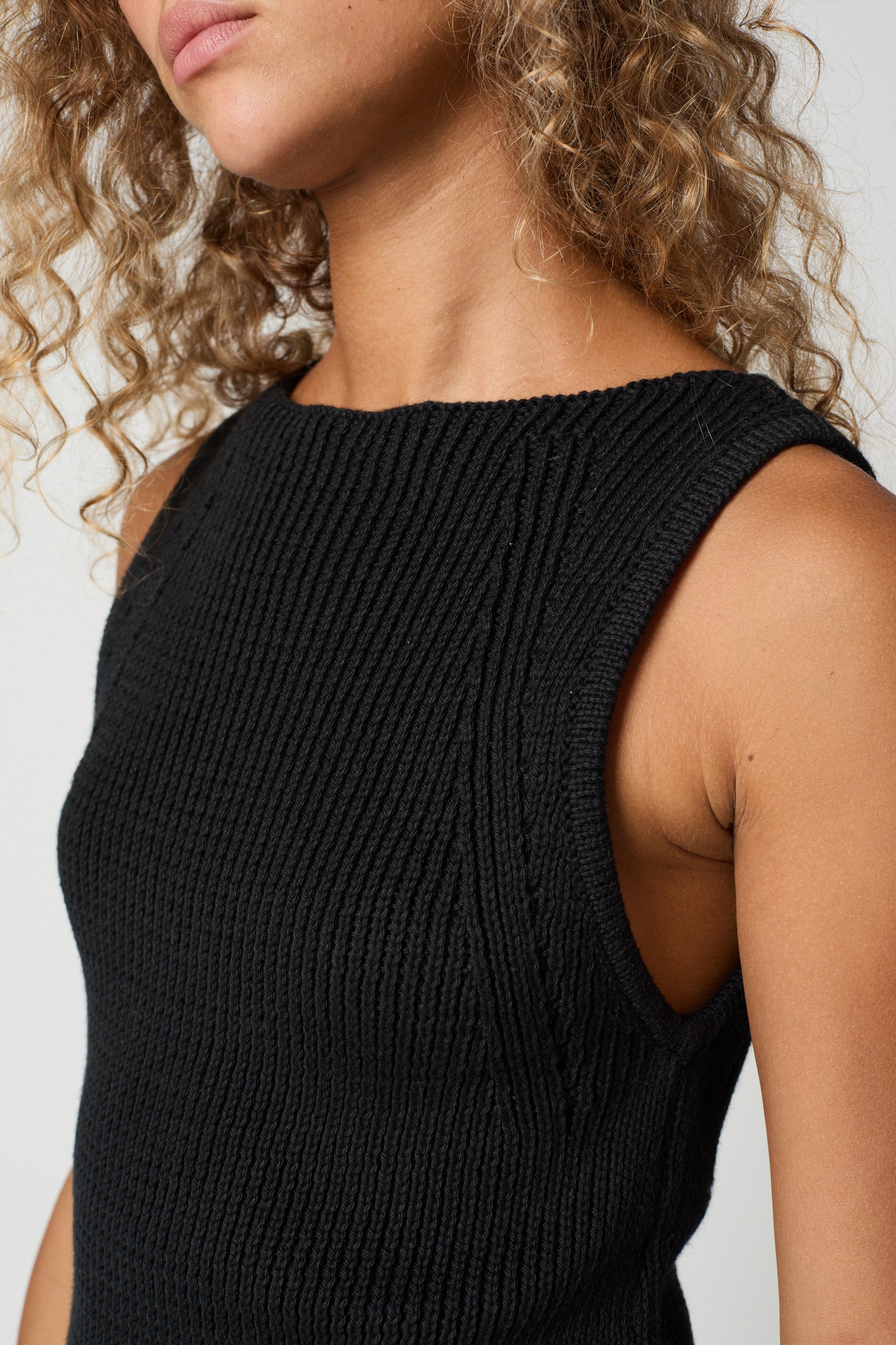 ボートネックトップ