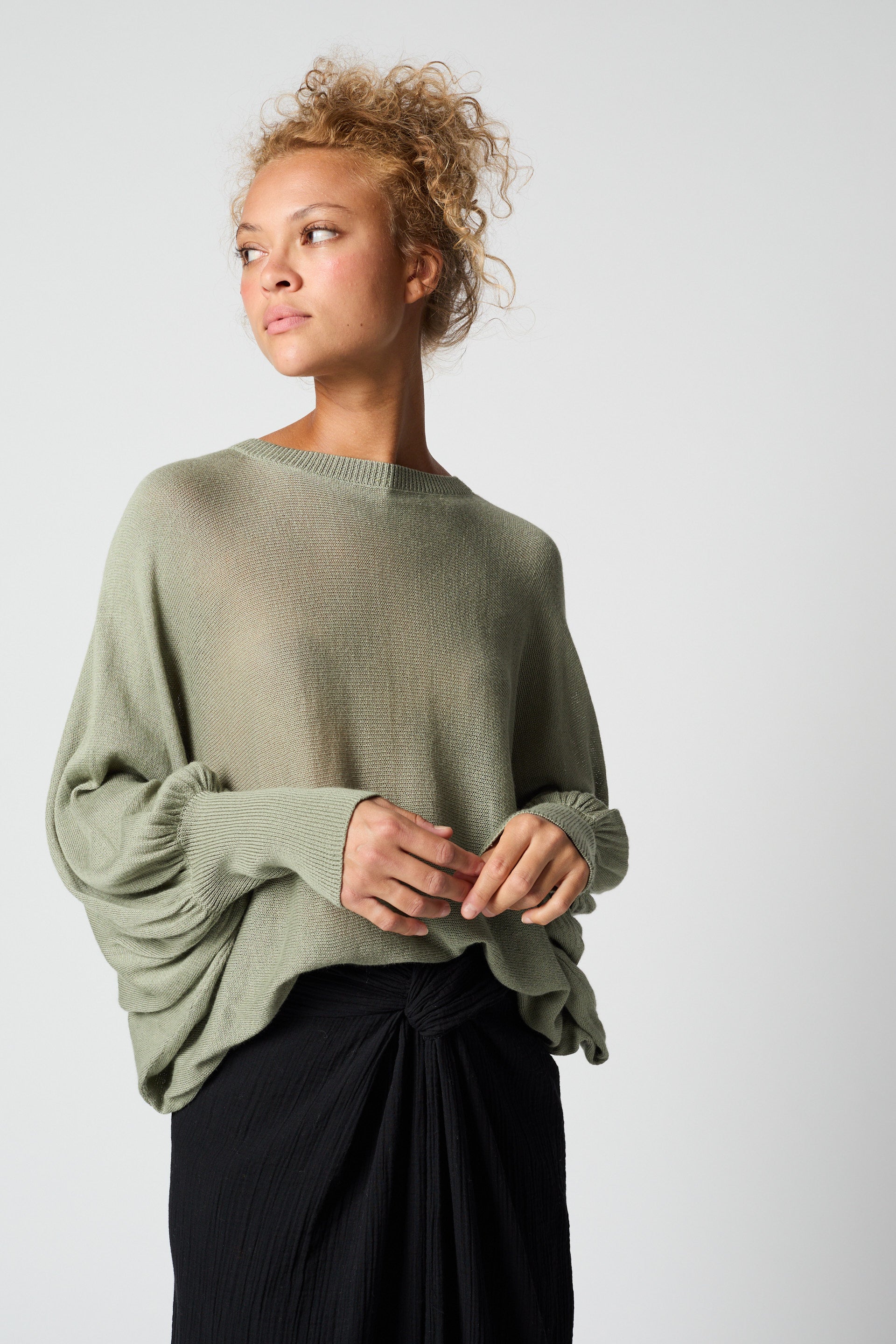 セシリア トップ