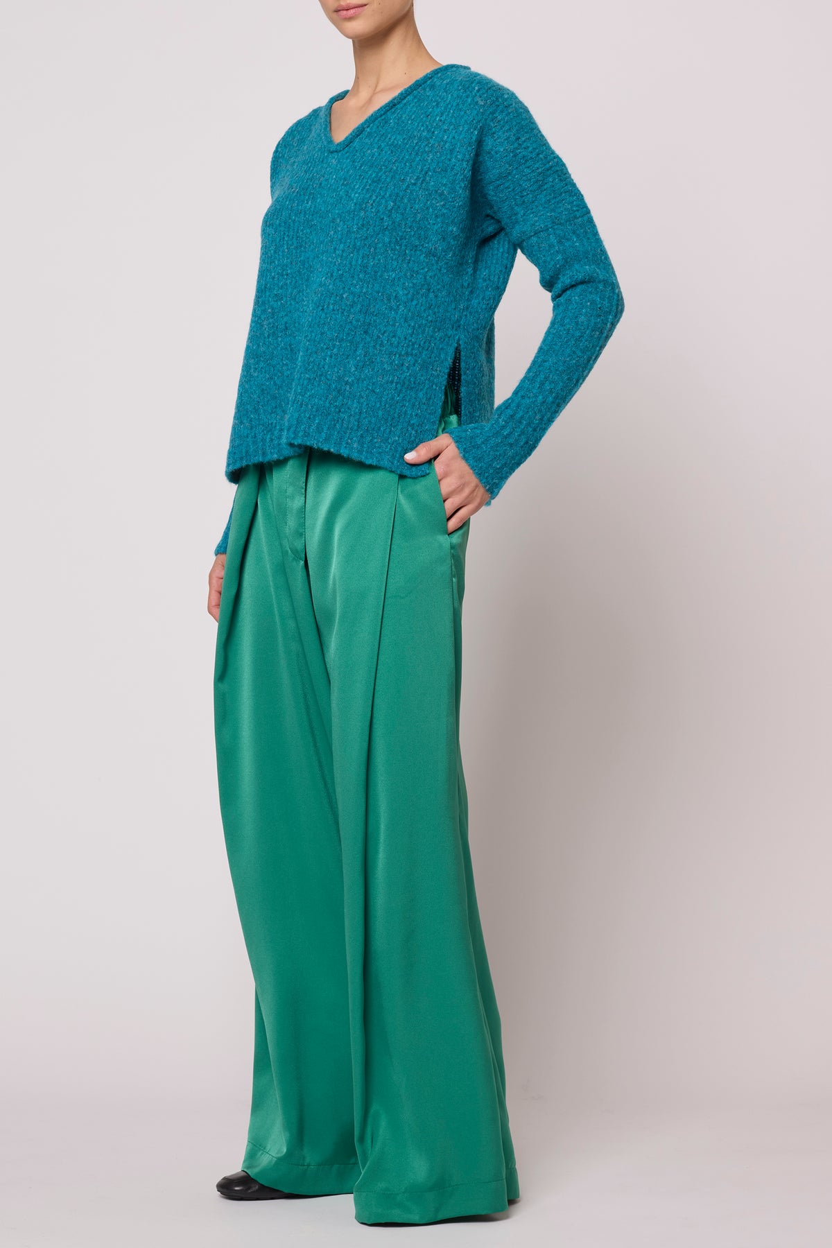 V Neck Boxy Sweater in Supreme Alpaca - Teal