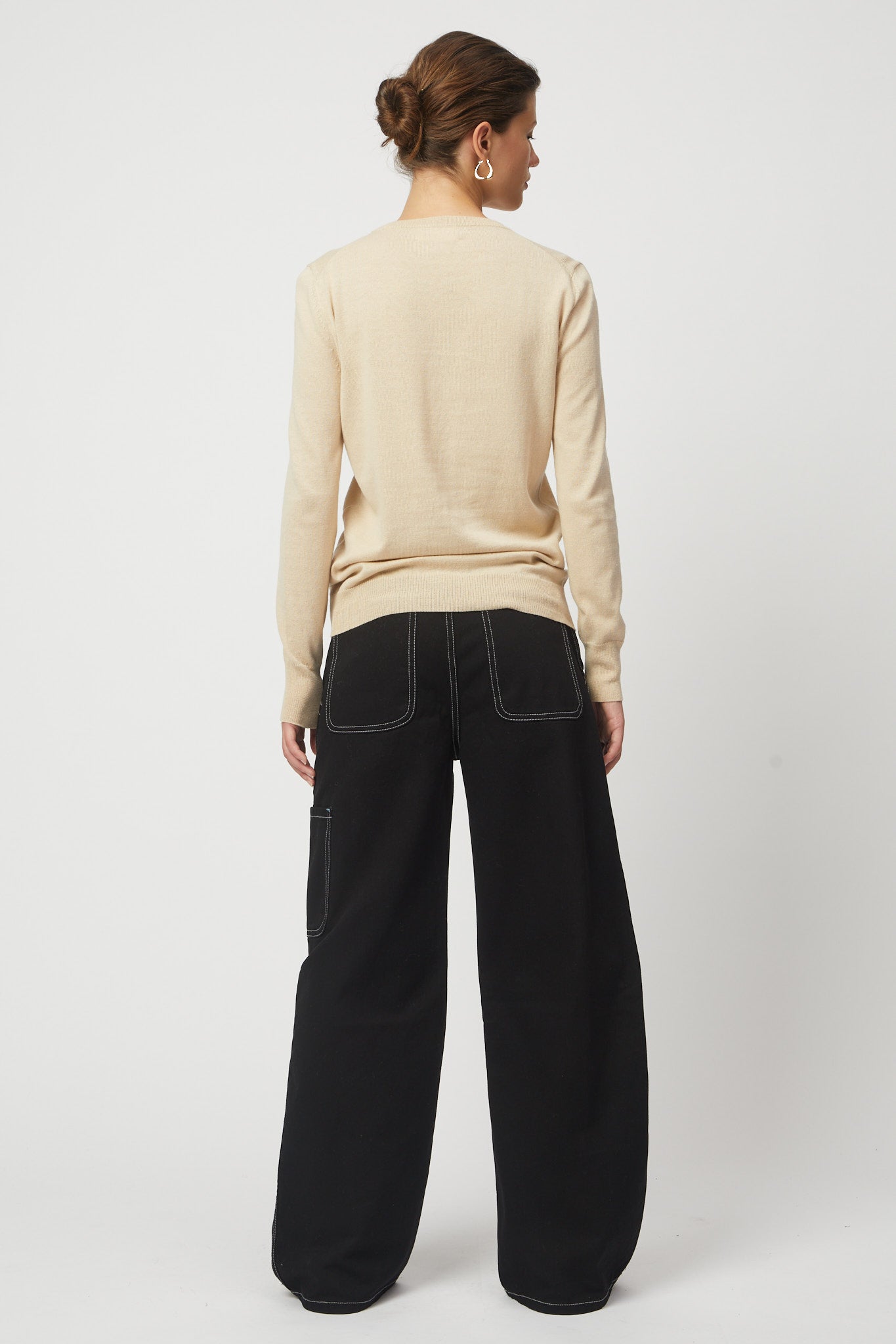 クルーネックトップ