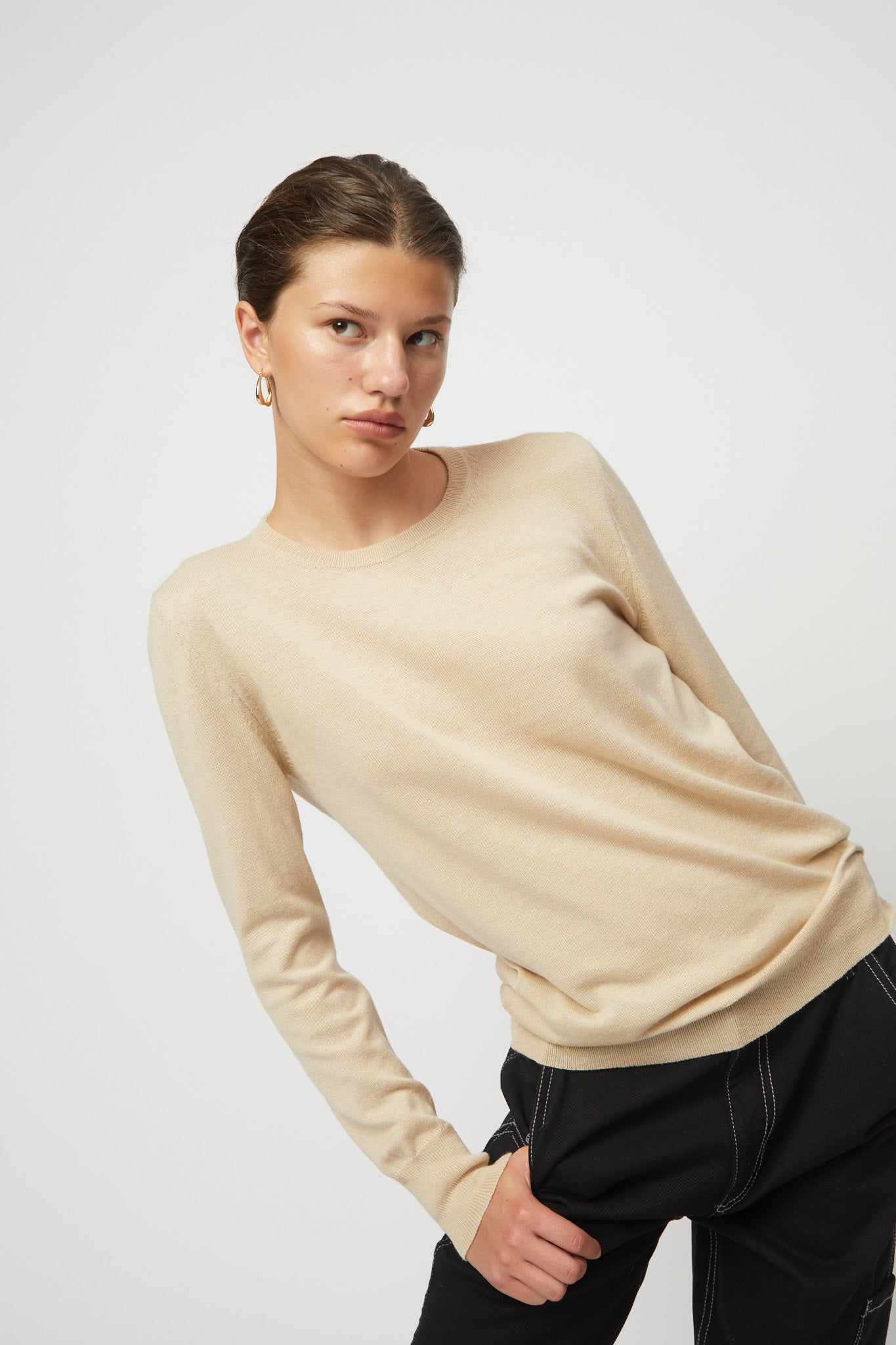 クルーネックトップ