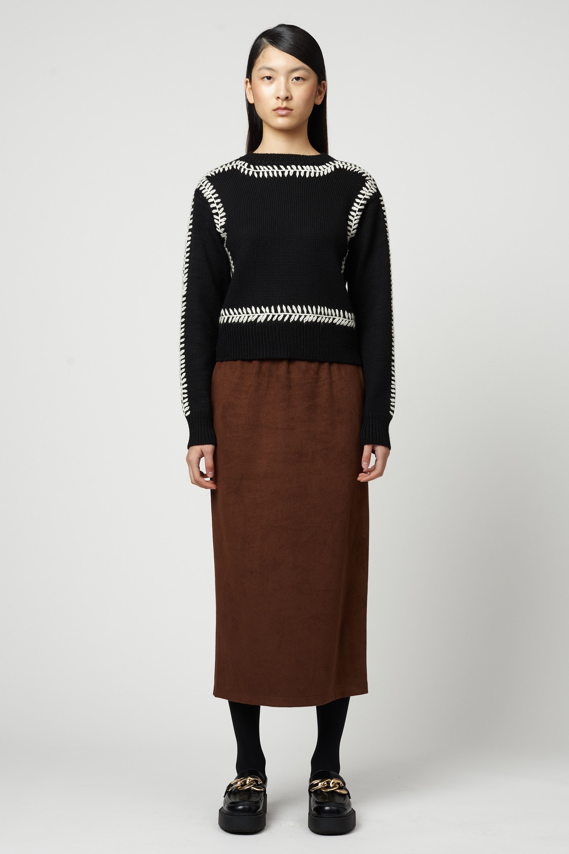 手刺繍入りのゆったりしたセーター