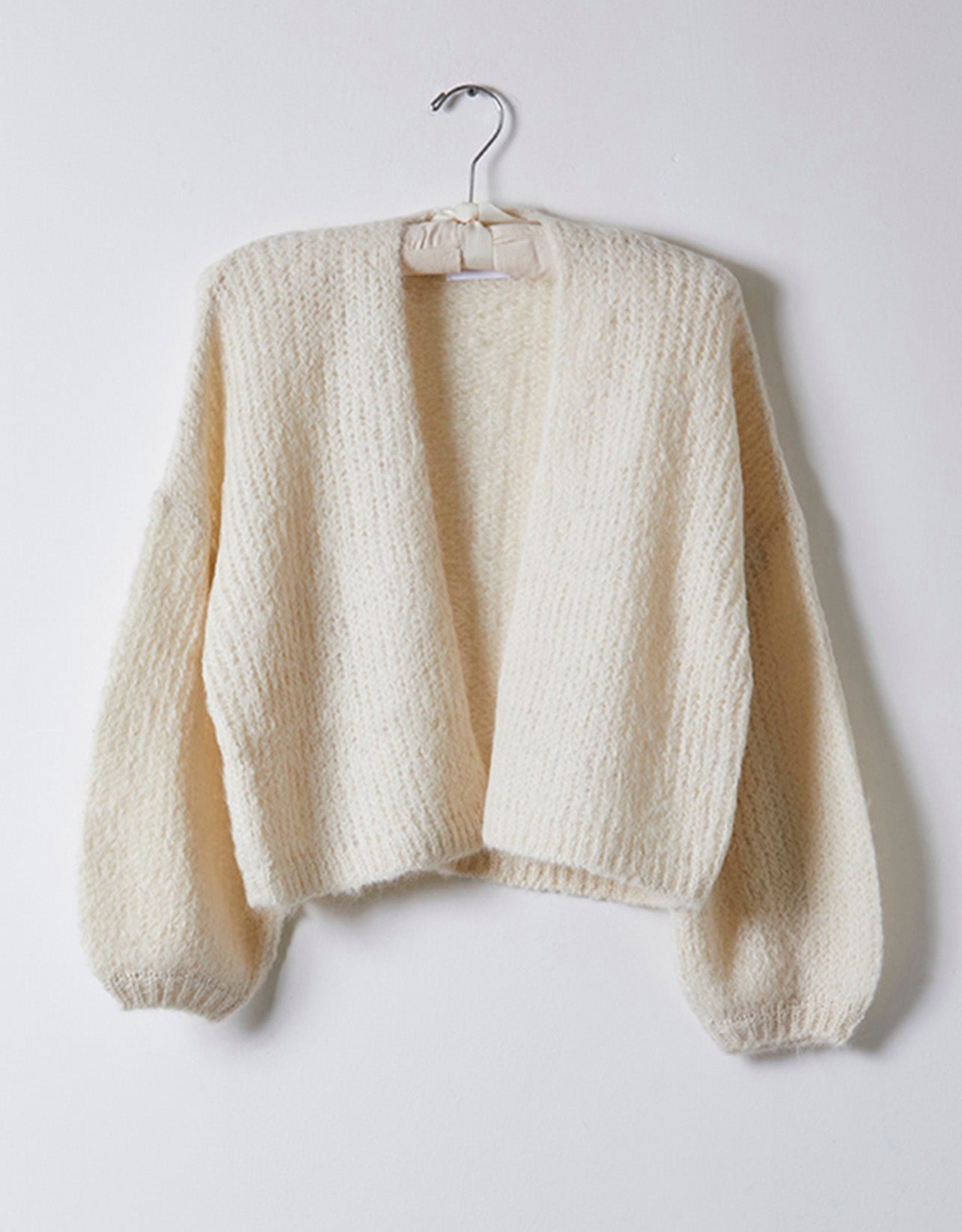 スリ アルパカ エアリー ニットの CORA カーディガン - プレスプリング 25 色