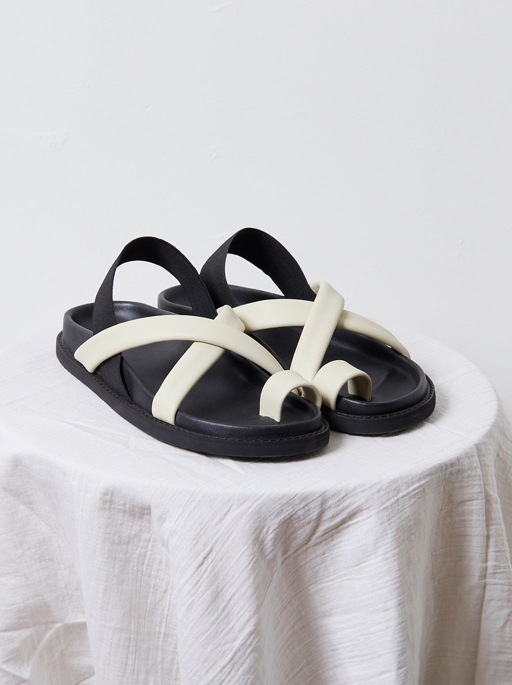 Mizugumo Leather Sandal in Ivory x Black