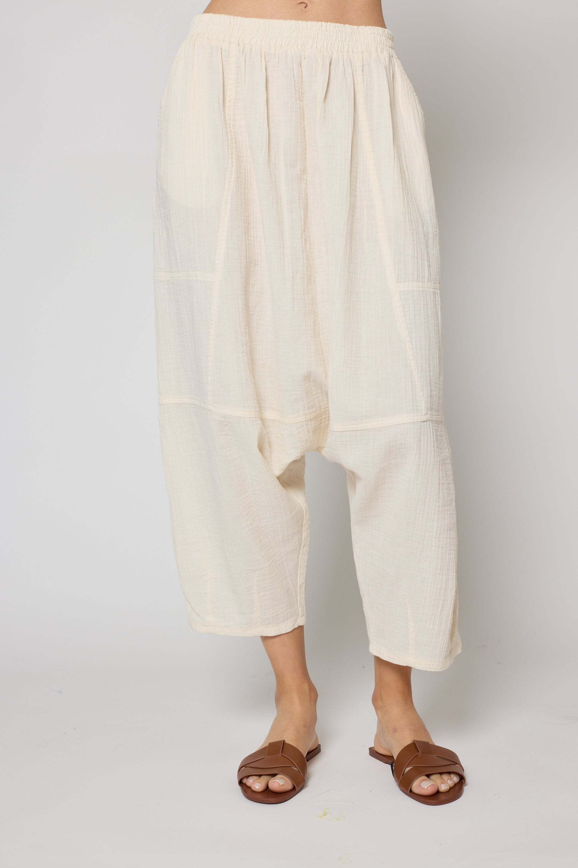 Kiko Pant in Crinkled Cotton, Kinari, detail view