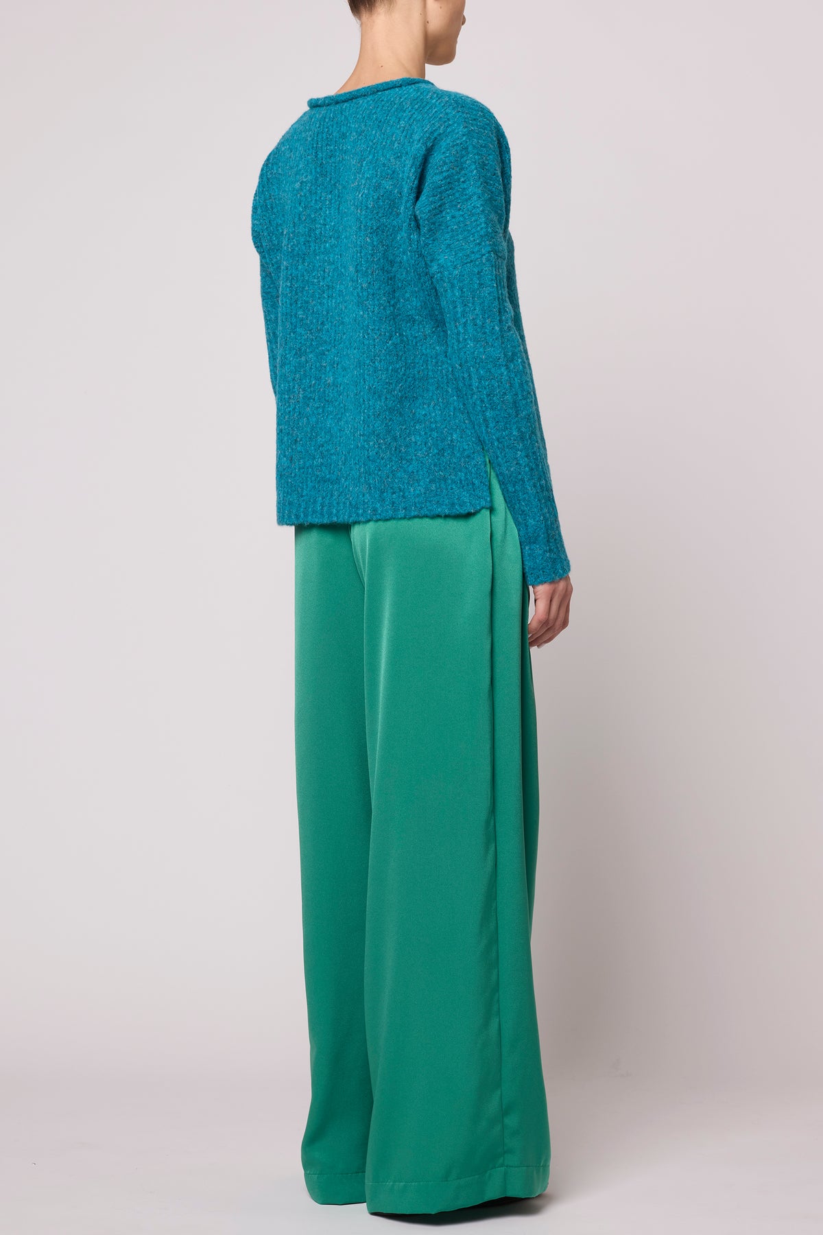 V Neck Boxy Sweater in Supreme Alpaca - Teal