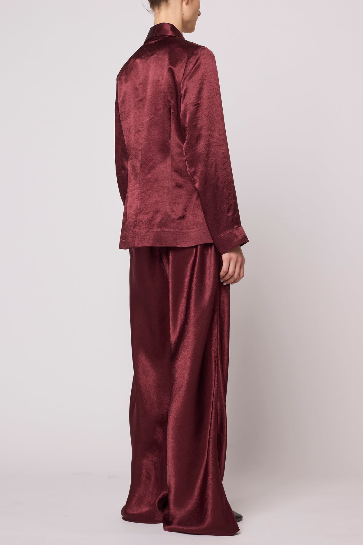 Single Breasted Slouchy Blazer in Crinkled Satin - Burgundy