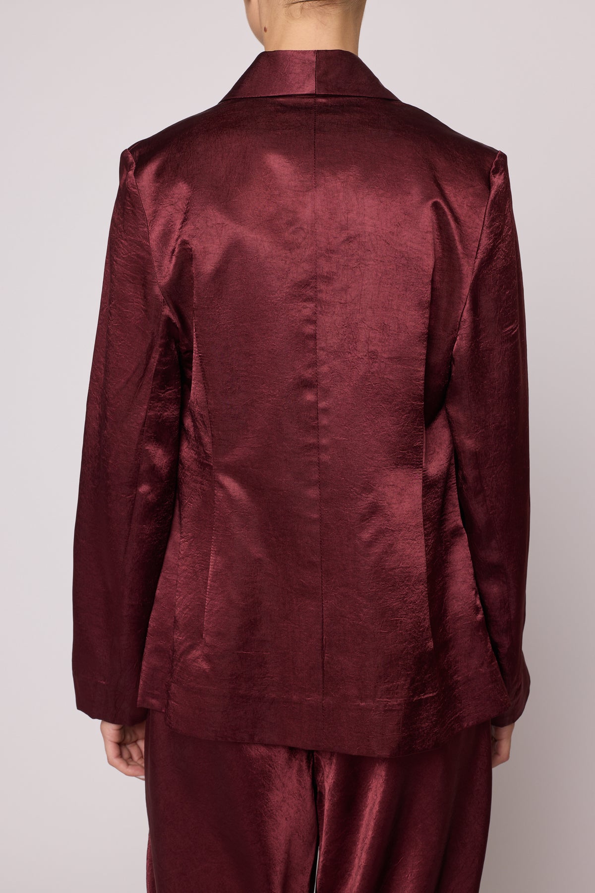 Single Breasted Slouchy Blazer in Crinkled Satin - Burgundy