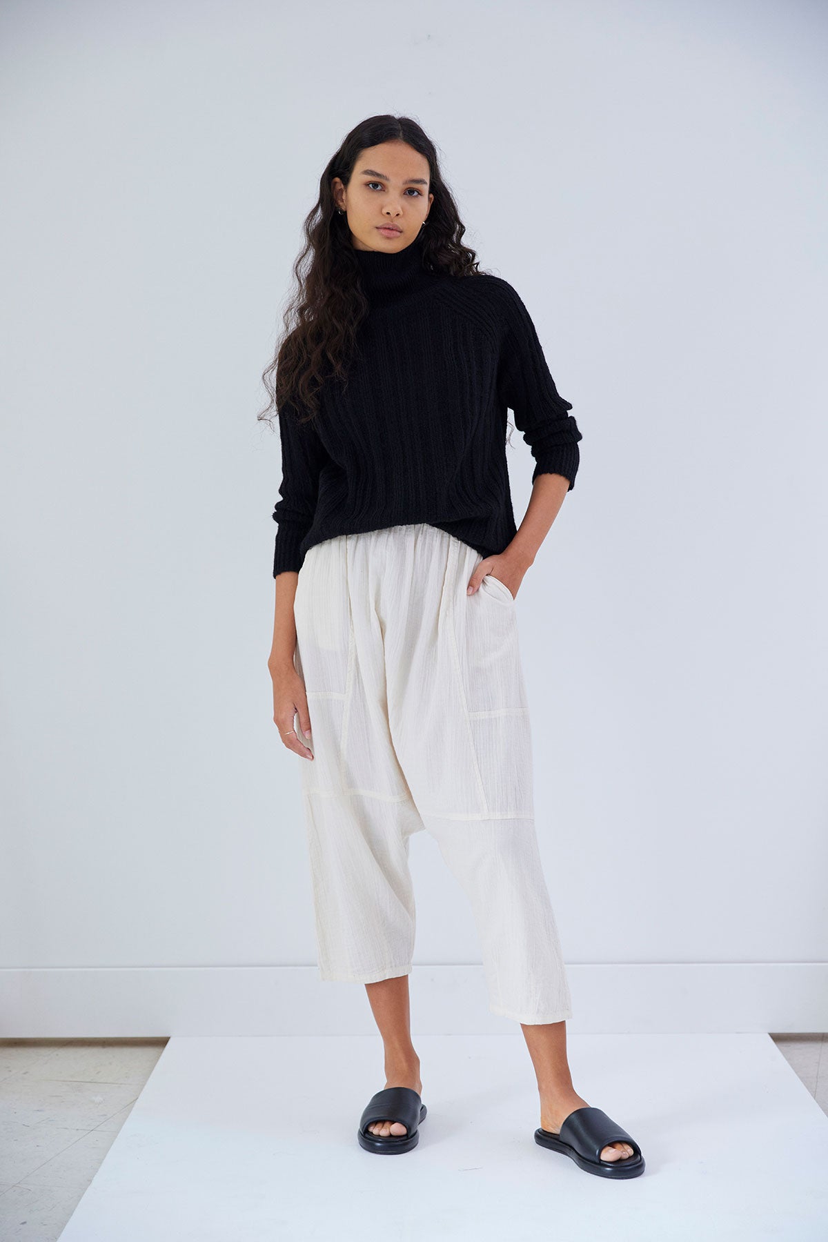 アーカイブセール 軽量アルパカリブのヘンリエッタトップ