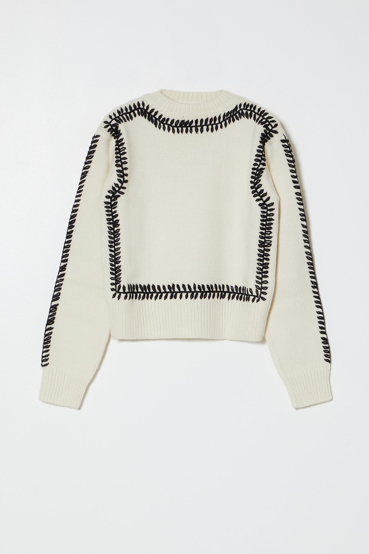 手刺繍入りのゆったりしたセーター